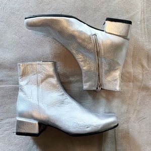 BOWIE METALLIC SILVER BOOTS BY MODERN VICE !!